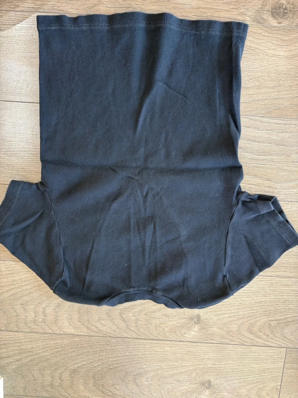 Brandy Melville Black Ribbed V-Neck Short Sleeve Tee Size-US-XS - Picture 4 of 9